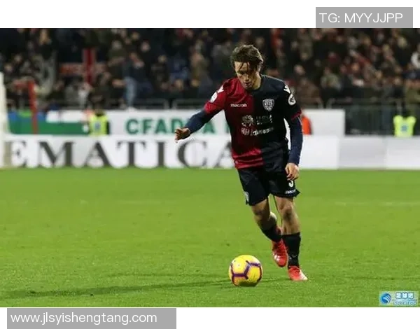 足球传奇克鲁耶夫的经典瞬间壁纸分享与欣赏