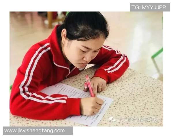 牵伸足球的魅力与技巧探索:从基础到进阶的全面指南 牵伸足球的魅力与技巧探索:从基础到进阶的全面指南