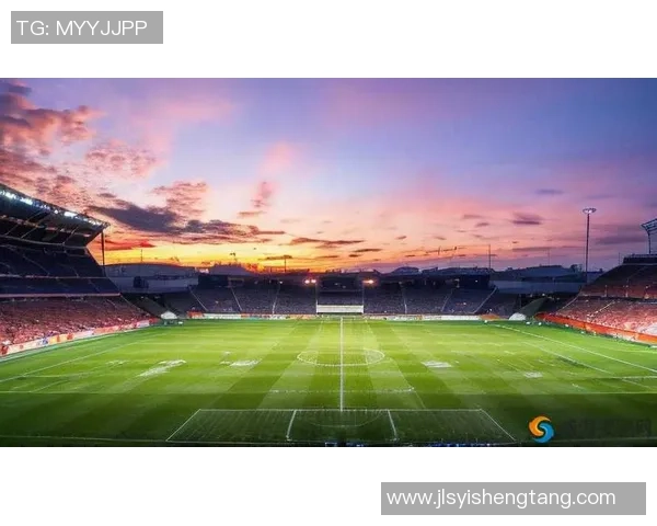 绝代双骄齐聚绿茵场演绎天下足球传奇对决与激情碰撞 绝代双骄齐聚绿茵场演绎天下足球传奇对决与激情碰撞