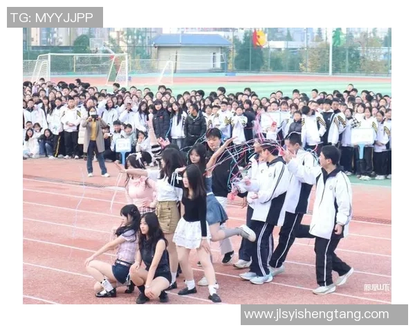 赵小燕足球之路：从青涩少女到绿茵场上的璀璨明星