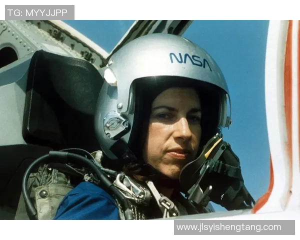 足球女高的崛起与发展:探索女性在足球领域的机遇与挑战 足球女高的崛起与发展:探索女性在足球领域的机遇与挑战